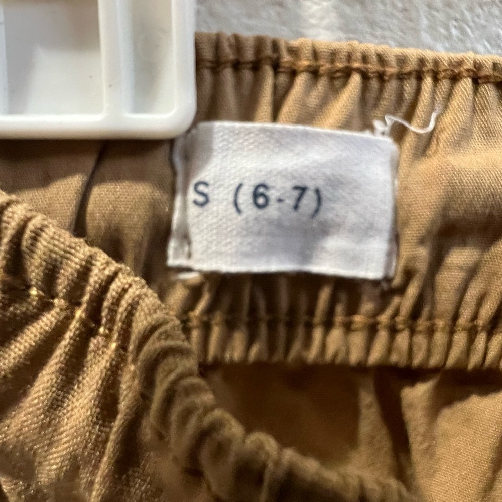 Gap kids tan hybrid cargo shorts with washwell size small 6-7. - Picture 7 of 8